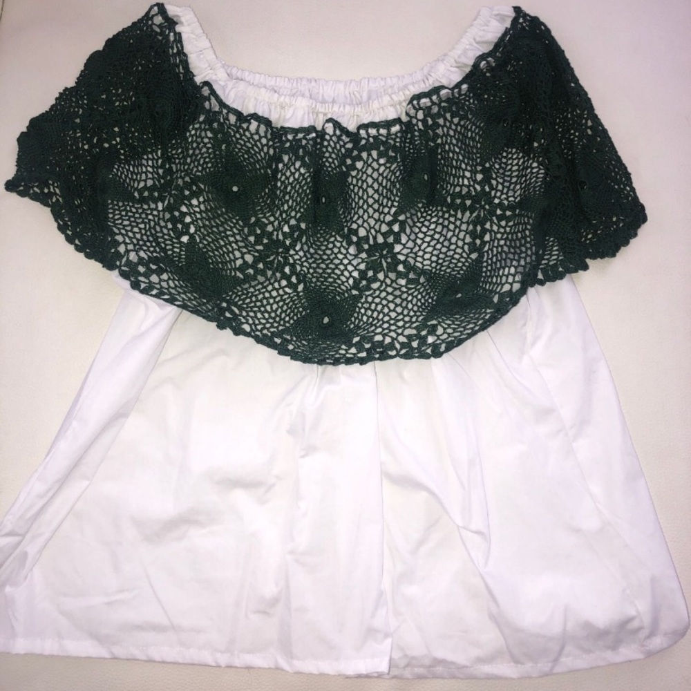 Traditional Mexican Embroidered blouse/ Blusa tradicional Mexicana bordada